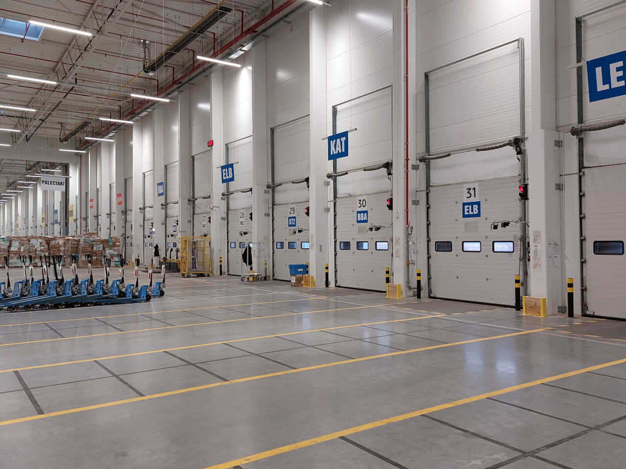 Instalacja SES DOK — wnętrze magazynu